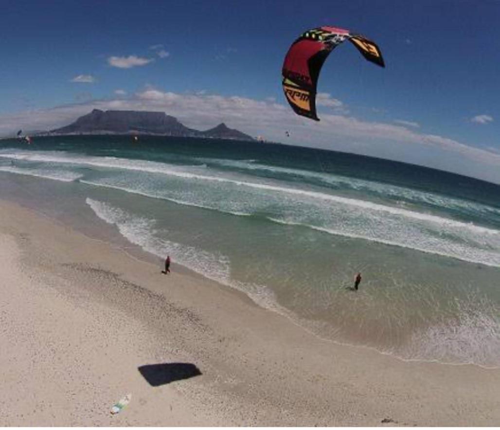 Homestay Sunset Waves Bloubergstrand - 50m From Sunset !